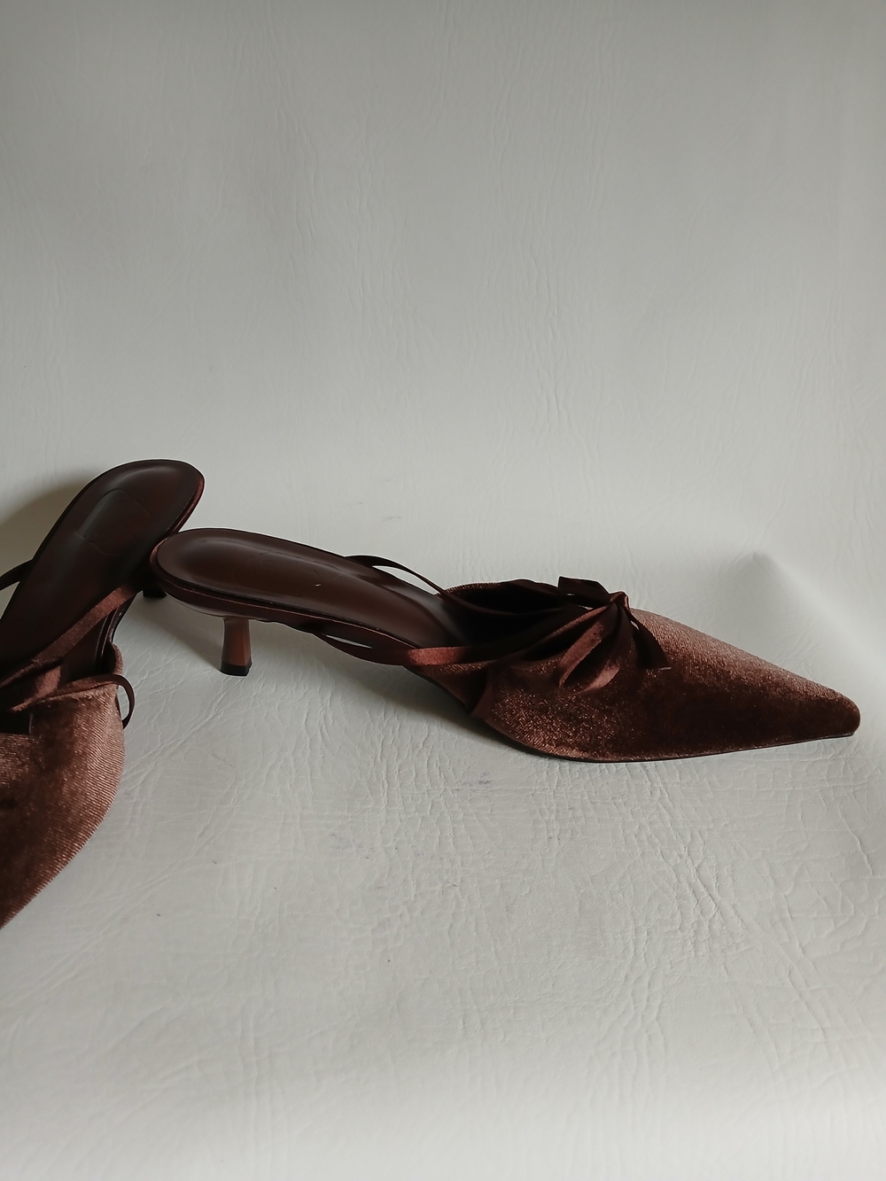 Women's CH Pointed Toe Brown Textured Fabric Mules Kitten Heels Sz8.5M - Picture 11 of 16